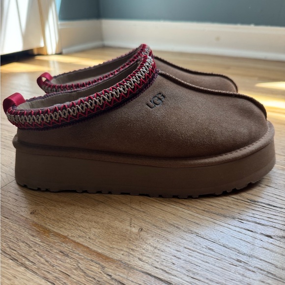 UGG Brown Slip-On Clogs with Red Trim - Picture 2 of 6